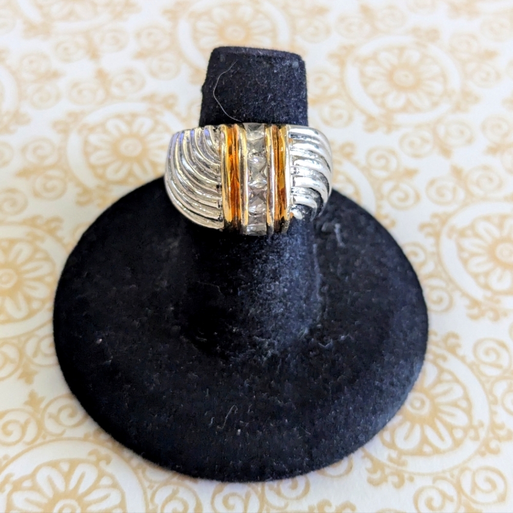 Unique 18K GE Marked Ring Size 7